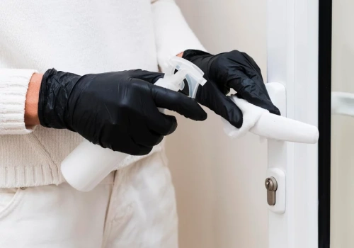 Drzwi zżółkły i wyglądają na stare? Zrób to raz – efekt widać od razu