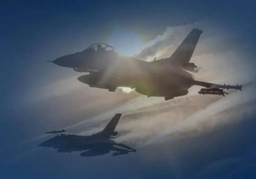 Myśliwce na niebie. Dwa lotniska zamknięte. Rosjanie znów atakują Ukrainę