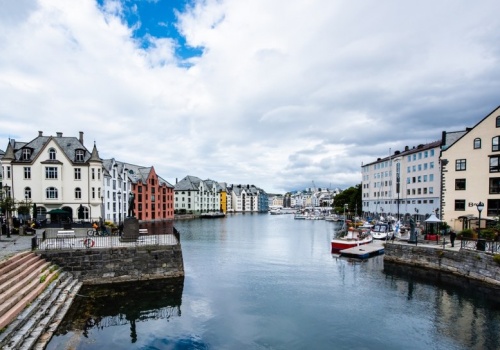 Najbogatszy kraj na świecie leży w Europie. Z Polski dolecisz w 1,5 godziny