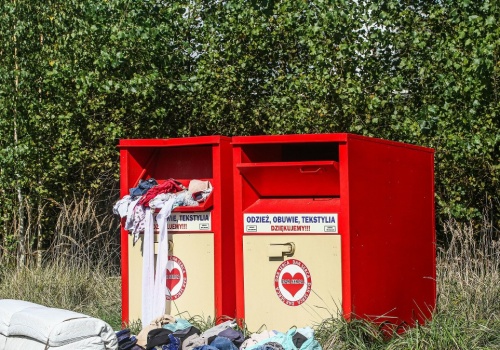 Nowe przepisy dla tekstyliów. Kto będzie płacił za odpady?