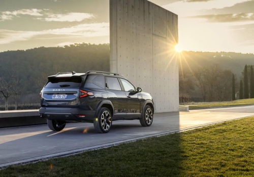 Dacia i Leapmotor grają czysto a Lexus, MG oraz BYD pompują wyniki sztucznymi rejestracjami