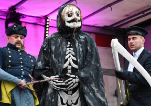 Na Rynku w Jedlińsku w ostatni dzień karnawału Śmierć straci głowę