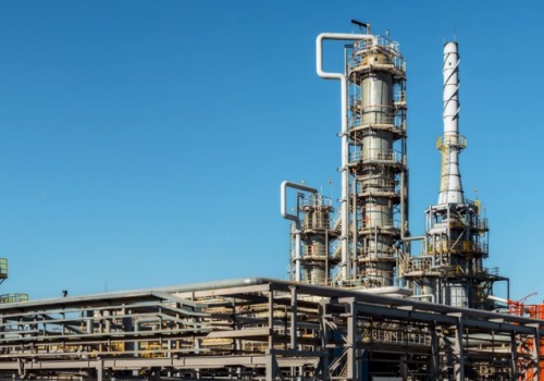 Płonąca rafineria i zamknięte lotniska. Chaos w Rosji po ataku Ukrainy