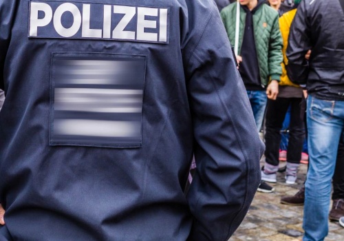 Niemcy. Fryzjer stracił część ucha po bójce. Teraz żąda tysięcy euro