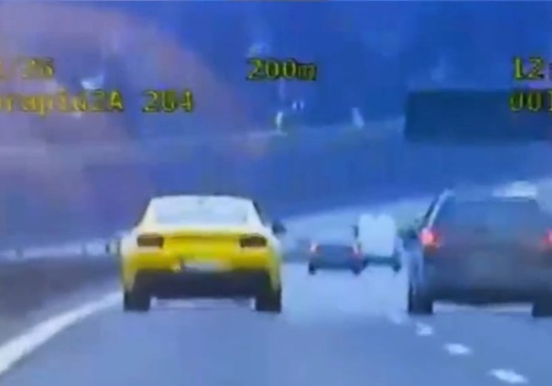 2500 zł mandatu dla kierowcy żółtego Mustanga. Zatrzymał go nieoznakowany radiowóz