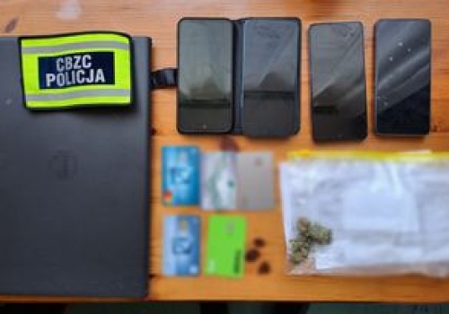 Akcja CBZC i Europolu. 47-latek kontaktował się z popularną grupą