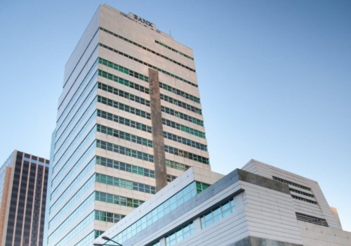 Znany biurowiec zniknie z mapy Warszawy. Pekao Tower idzie do rozbiórki