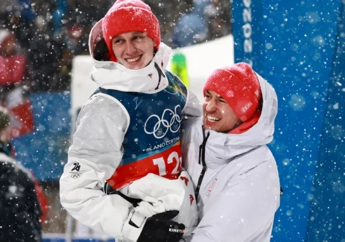 Kamil Stoch pożegnał się z podniesionym czołem. Mistrz pomógł drużynie na igrzyskach