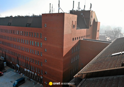 Groźna choroba w krakowskim szpitalu. Nastolatkowie wrócili z egzotycznych wakacji