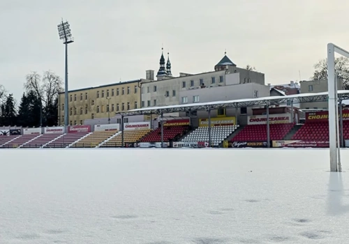 Odśnieżanie murawy za 100 tysięcy złotych? Chojniczanka czeka na decyzję PZPN