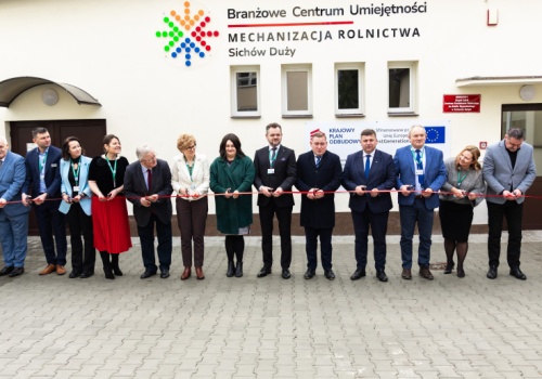 Przy świętokrzyskiej szkole otwarzyli Centrum Umiejętności w dziedzinie mechanizacji rolnictwa