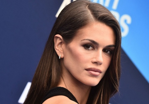 Kaia Gerber zachwyca w czerni. Wygląda jak Cindy?