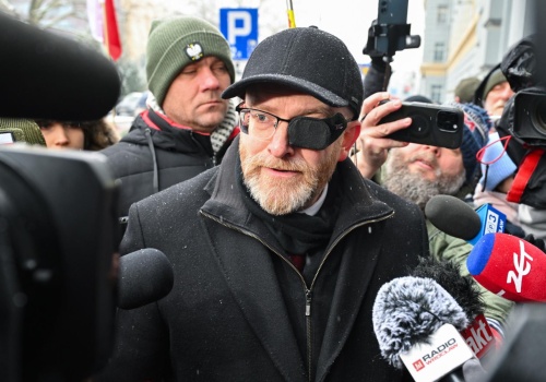 Grzegorz Braun pojawił się w prokuraturze. Nie otrzymał żadnych zarzutów