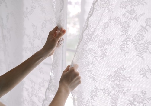 Moja babcia wsypuje 2 łyżki do pralki. Firanki po 1 praniu są śnieżnobiałe