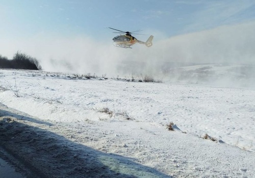 Auto z niemowlęciem w rowie, na miejscu lądował śmigłowiec LPR
