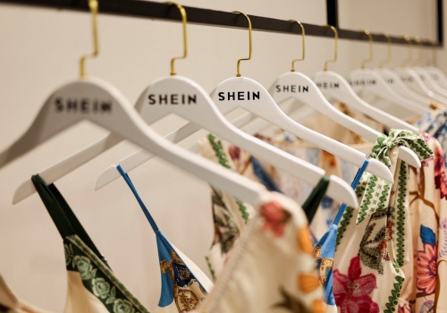 UE uderza w Shein. Dochodzenie może wstrząsnąć modelem chińskiego giganta