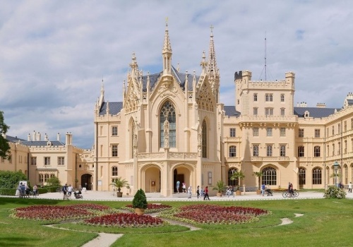 Pałac jak z bajki. To jedno z najczęściej odwiedzanych miejsc w Czechach