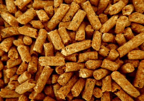 Polacy nie mogą kupić pelletu. Rząd uspokaja: Kryzysu nie ma