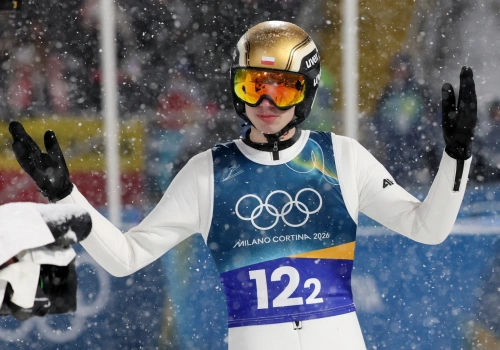 Znak krzyża przed skokiem. Msza po zwycięstwie. Polski medalista nie wstydzi się wiary