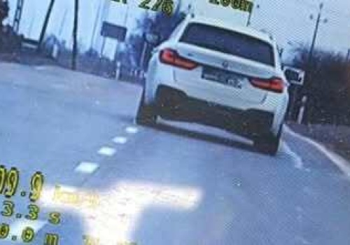 Policyjne BMW wyeliminowało drugie BMW