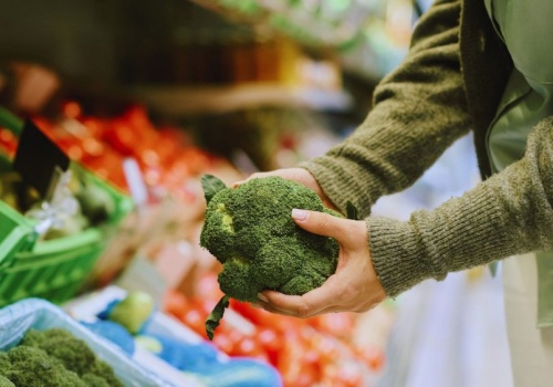 Wielka zmiana w sklepach. Od dziś nie musisz przypatrywać się owocom i warzywom
