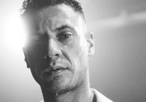 Małach zalewa Warszawę „Deszczem” – reklama w autobusach i tramwajach