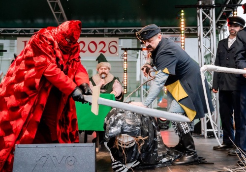 Jedlińsk znów ściął Śmierć. Unikatowe widowisko przyciągnęło tłumy na Rynek
