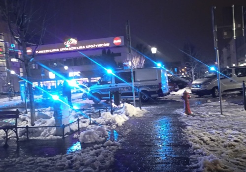 Jedno zgłoszenie postawiło policję w całym mieście na nogi