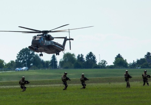 Nocne loty śmigłowców Bundeswehry tuż nad domami. Pilne ostrzeżenia
