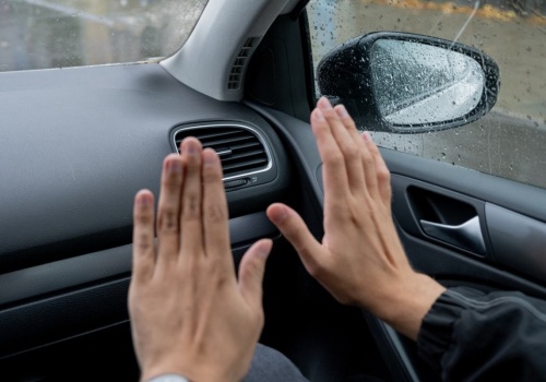 Mechanik liczy na twoje zapominalstwo. Chodzi o ten przycisk