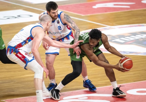 Uciekł im mecz, w którym byli plus 18. Jak mają uratować Orlen Basket Ligę?