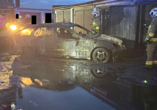 Pożar garażu i samochodu we Wronkach