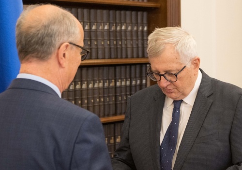 Siwiec przekonuje, że potrzebuje czasu na ankietę bezpieczeństwa