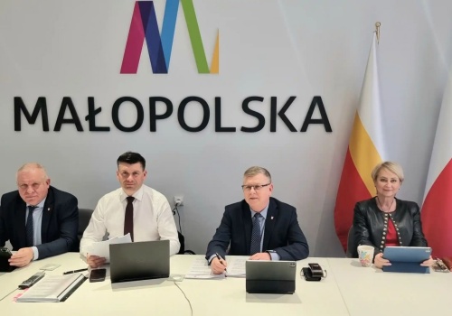 Prawie 132 mln zł dla Małopolski. Kanalizacja, drogi i VeloMałopolska na liście