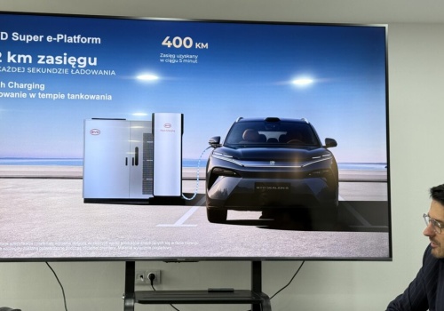 BYD zbuduje w Polsce sieć stacji ładowania o mocy 1 000 kW. Z magazynami energii, wystarczy im przyłącze 50 kW