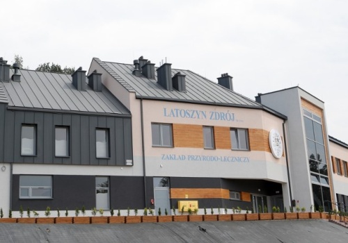 To uzdrowisko zdobywa popularność wśród seniorów. Kąpiele lecznicze to przyjemność