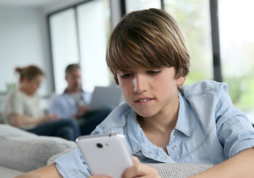 Instagram zaalarmuje rodziców, gdy nastolatek szuka tych tematów