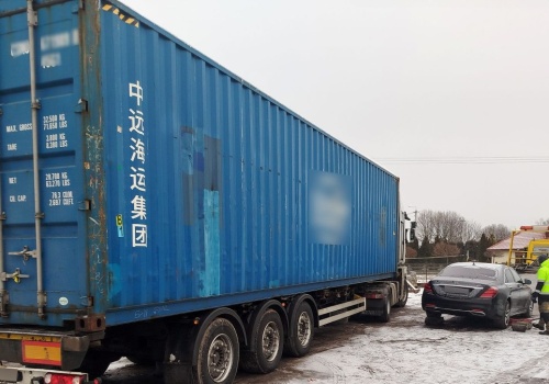 Miliony sztuk nielegalnych papierosów w kontenerze. Akcja służb