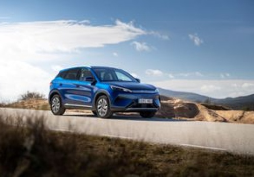 BYD dalej próbuje. Atto 3 ma już wersję Evo