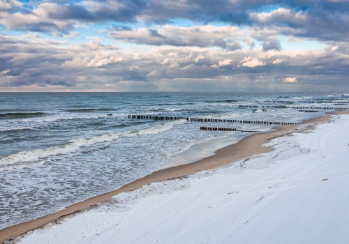 Na plaży nad Bałtykiem znalazł skarby. 