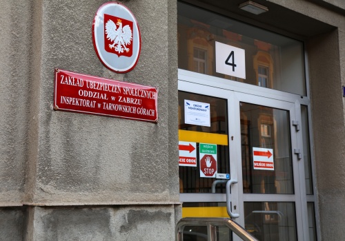 Kontrolerzy ZUS będą wchodzić do domów i odbierać pieniądze. Wchodzi nowe surowe prawo