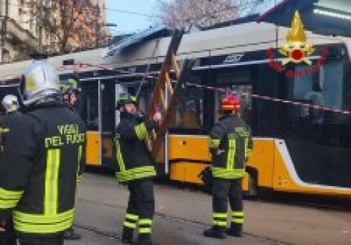 Tramwaj wykoleił się i uderzył w budynek. Jedna osoba nie żyje
