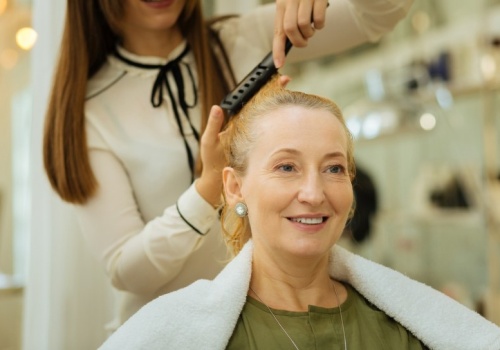 To najlepszy wybór dla pań po 50-tce. Te fryzury odmładzają i dodają włosom objętości