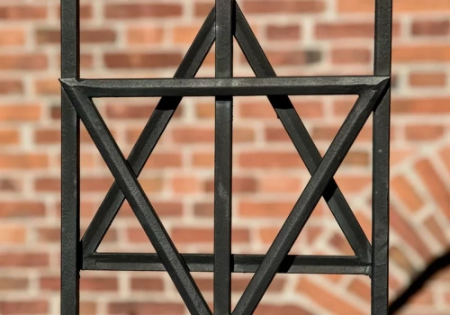 Haniebne ataki na miejsca pamięci. Wśród sprawców skrajna lewica