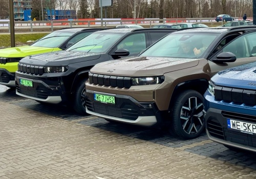 Jeździłem nowym Jeepem Compass. Fajne auto, ale brakuje mu jednej ważnej rzeczy