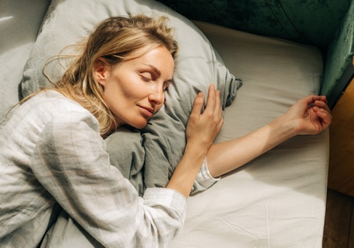 Zasypiasz w mniej niż 30 minut? Naukowcy: to kluczowy objaw