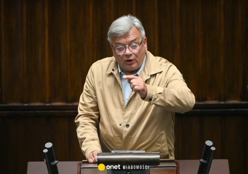 Wulgarne słowa posła KO w Sejmie. Tłumaczył się w zaskakujący sposób