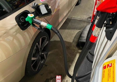 Już nie E10, ale E20. Na stacjach pojawi się nowa benzyna. Niektóre auta będą miały z nią problem