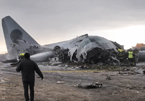 Tłum rzucił się na pieniądze po katastrofie. Wojskowy samolot z banknotami rozbił się w Boliwii