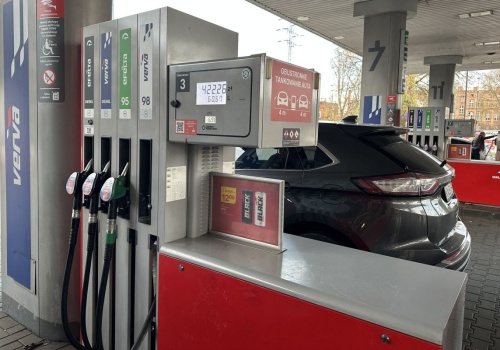 Chcesz mieć stałą zniżkę na tankowanie na Orlenie? Jest na to sposób, ale może się nie spodobać